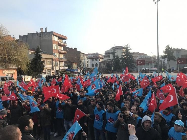 Türk Metal işçileri toplu sözleşme görüşmelerinin yarım kalmasını protesto etti