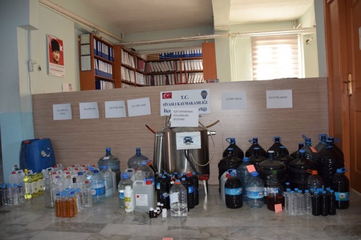 Uşak’ta kaçak alkol operasyonunda 4 gözaltı