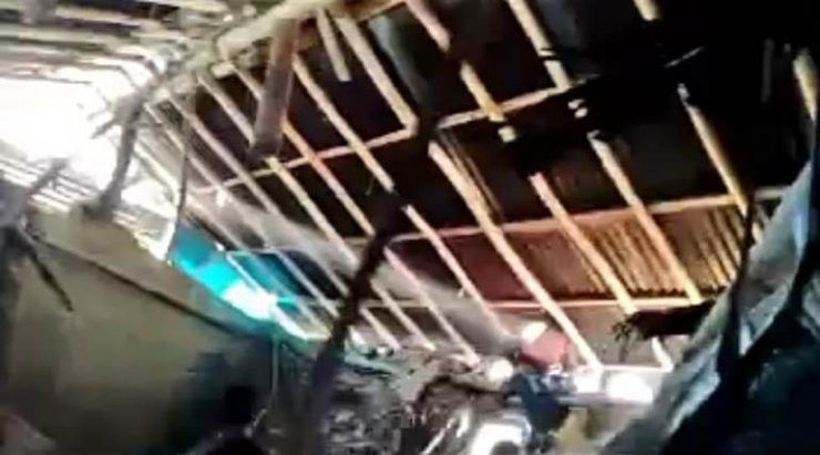 Van’da çöken ahırın altında kalan 22 küçükbaş hayvan kurtarıldı