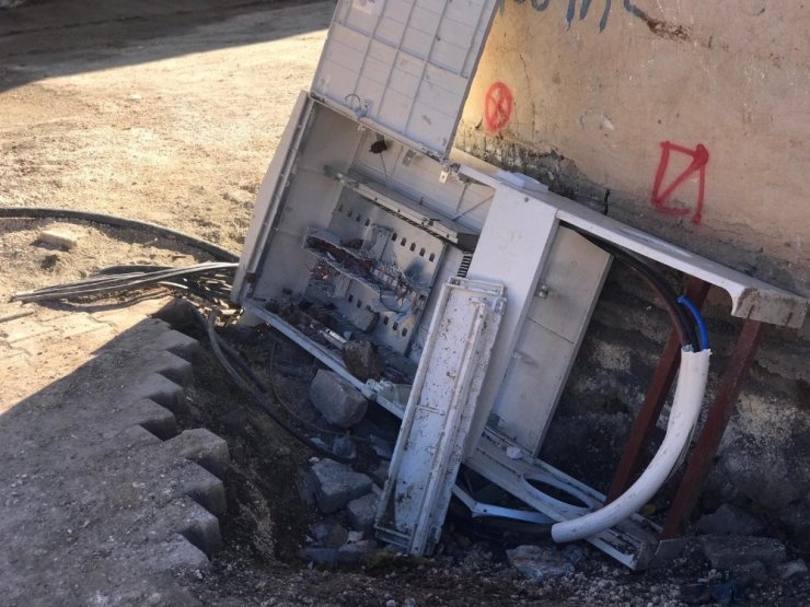 Viranşehir’de 7 pano tahrip edildi