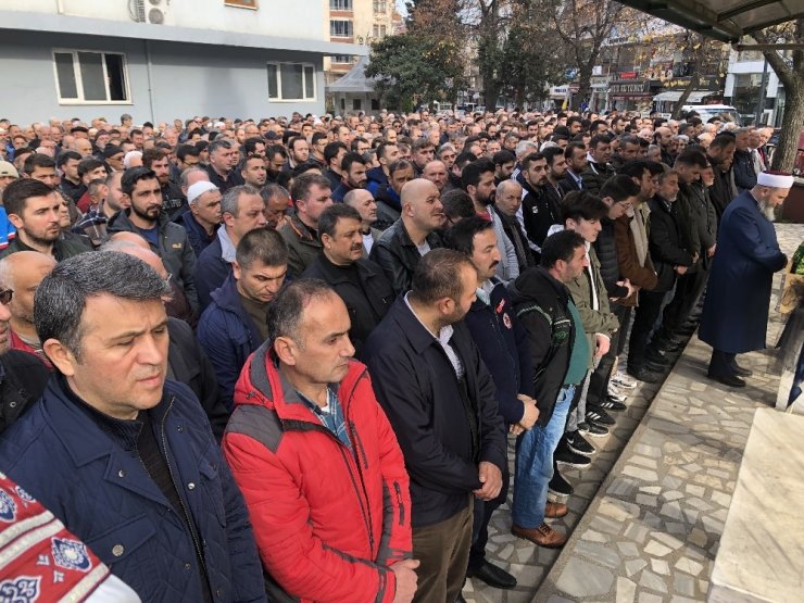 Uçakta rahatsızlanarak hayatını kaybeden genç son yolculuğuna uğurlandı