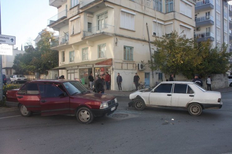 Antalya’da trafik kazası: Aynı aileden 6 kişi yaralandı
