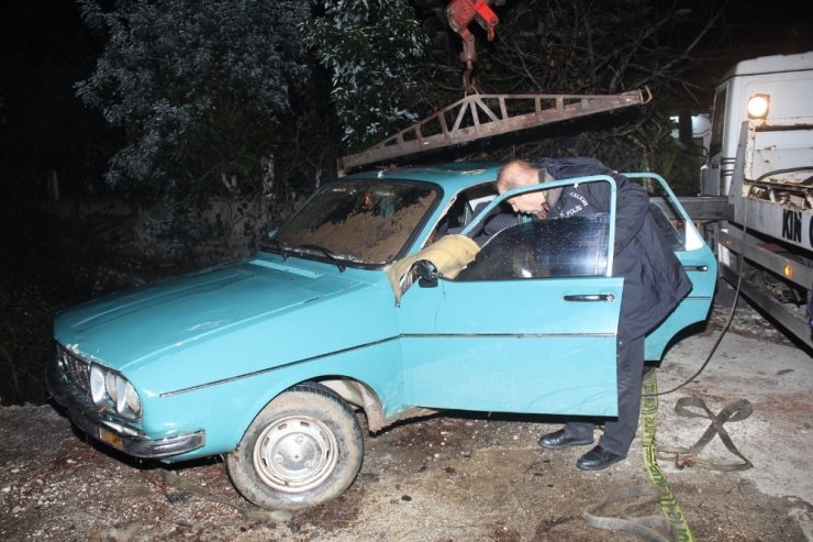 Kazadan sağ kurtulan küçük kardeş, ağabeyenin cesediyle 10 saat kurtarılmayı bekledi