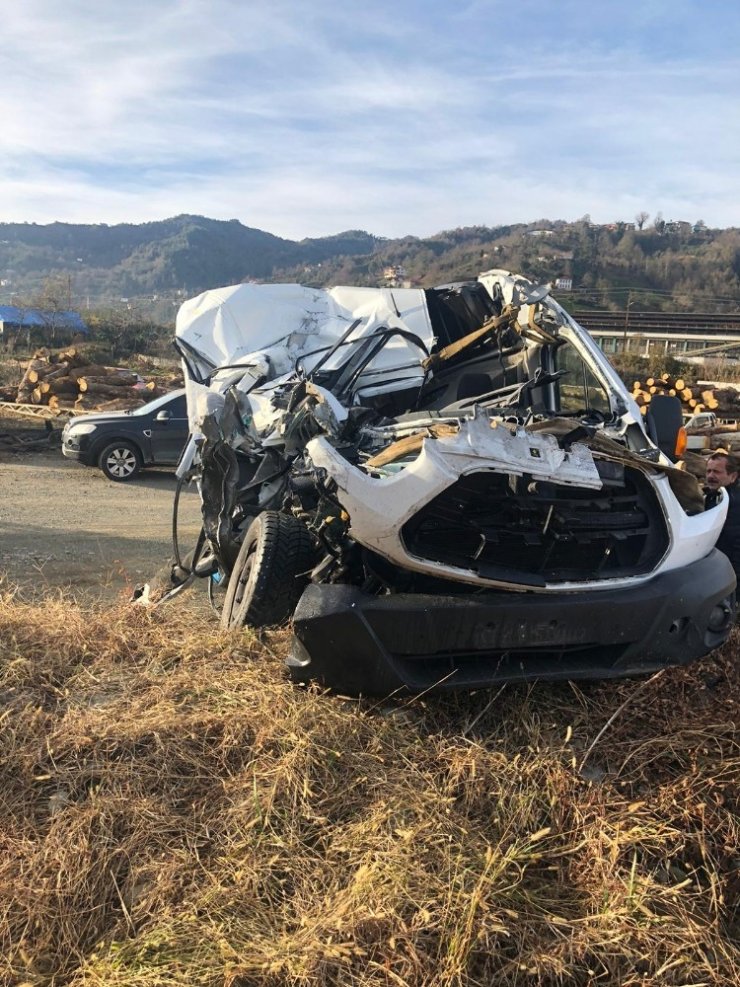 Artvin’de trafik kazası: 1 ölü, 1 yaralı