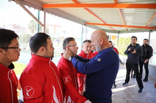 Özel sporcular Aytemiz Alanyaspor antrenmanını izledi