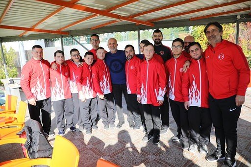 Özel sporcular Aytemiz Alanyaspor antrenmanını izledi