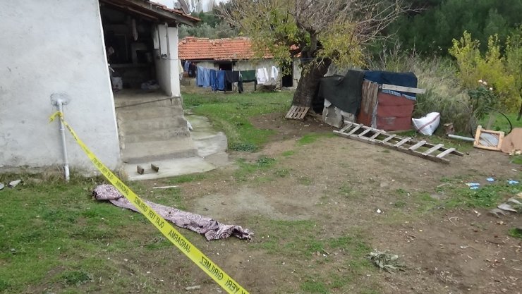 Edremit’te bir kadının oğlu tarafından öldürüldüğü iddia edildi