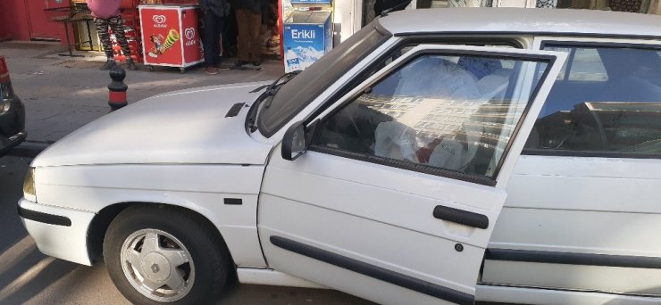 Yaşlı adam evinin önündeki aracın içinde ölü bulundu