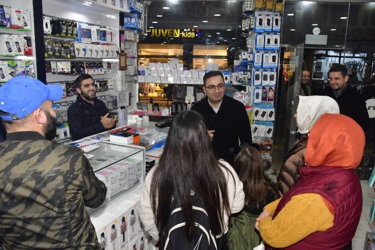 Biga’da alışveriş ve eğlence tüm hızıyla sürüyor