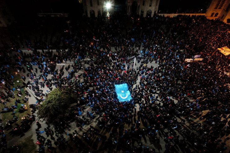 Doğu Türkistan için 