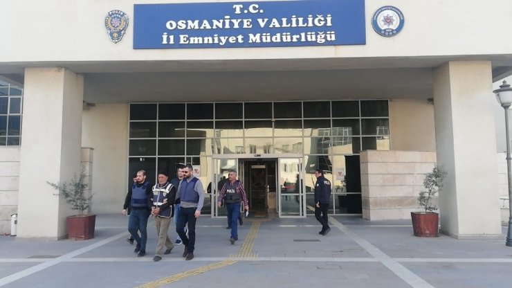 Damada çekilen kredi yüzünden bir oğlunu öldürüp diğer iki oğlunu yaraladı