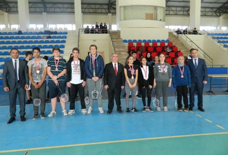 Erdek’te ‘Liselerarası Badminton Turnuvası’ sona erdi