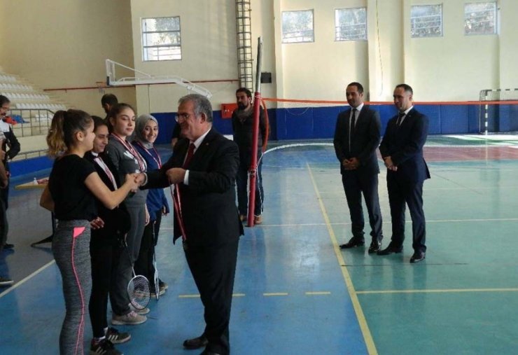 Erdek’te ‘Liselerarası Badminton Turnuvası’ sona erdi