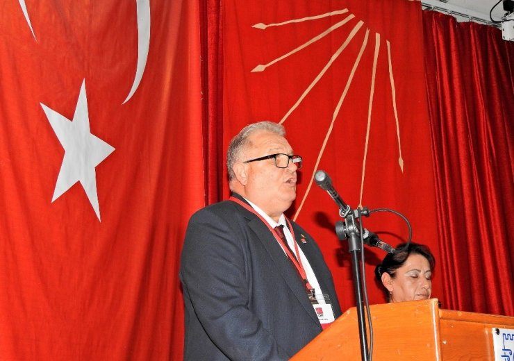 Çeşme CHP’de Kavasoğullar yeniden Başkan seçildi