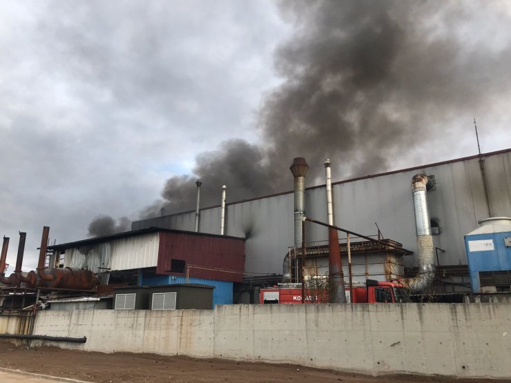 GÜNCELLEME - Kocaeli'de endüstriyel geri dönüşüm fabrikasındaki yangın kontrol altına alındı