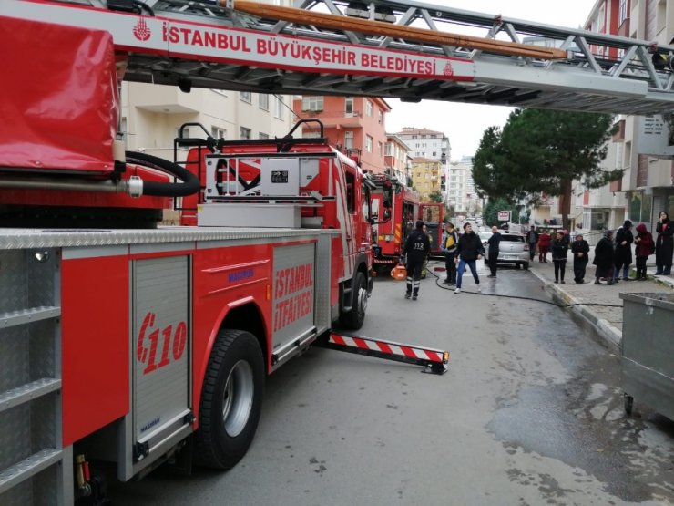 Maltepe’de 7 katlı binada korkutan yangın
