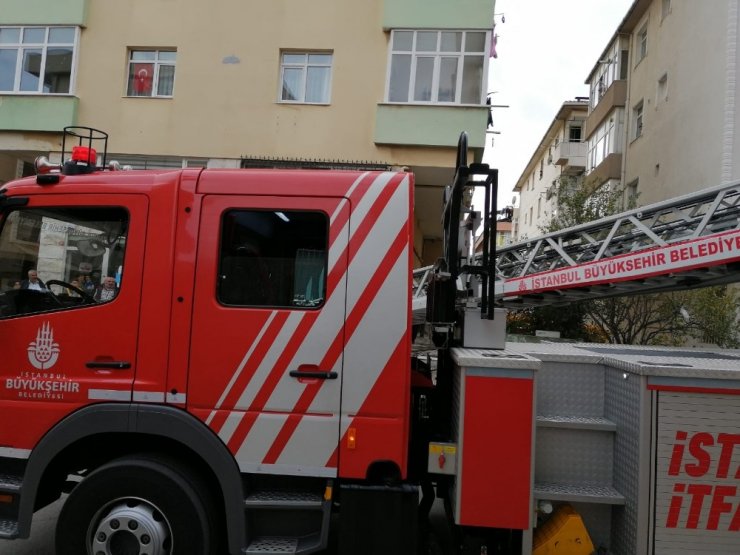 Maltepe’de 7 katlı binada korkutan yangın