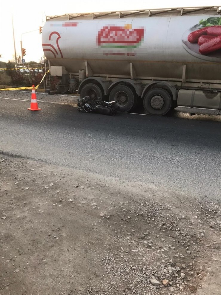 Kırkağaç’ta kamyon motosiklet ile çarpıştı: 1 ölü