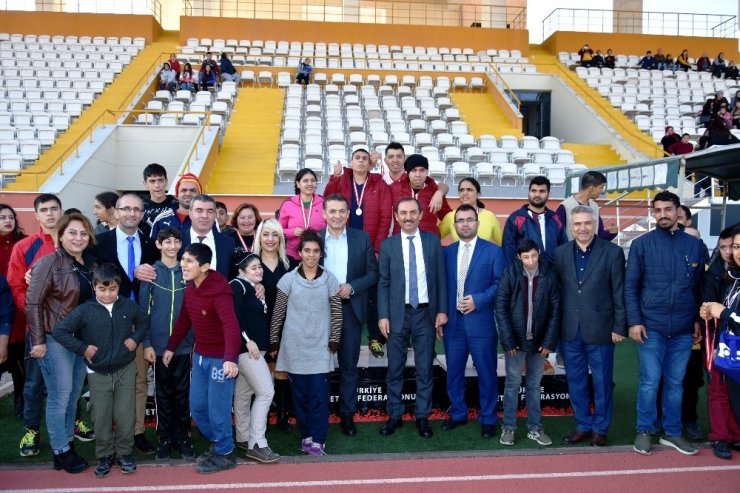 Özel sporcular yıl sonu spor şenliği