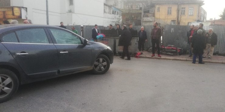 Otomobil ile motosiklet çarpıştı: 1 yaralı