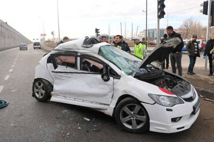 Nişanlı çifti trafik kazası ayırdı