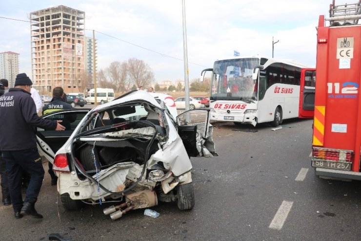 Nişanlı çifti trafik kazası ayırdı