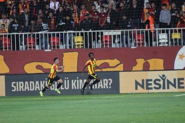 Süper Lig: Göztepe: 1 - Galatasaray: 1 (Maç devam ediyor)