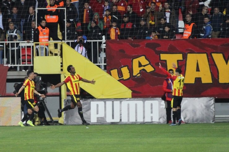 Süper Lig: Göztepe: 1 - Galatasaray: 1 (Maç devam ediyor)