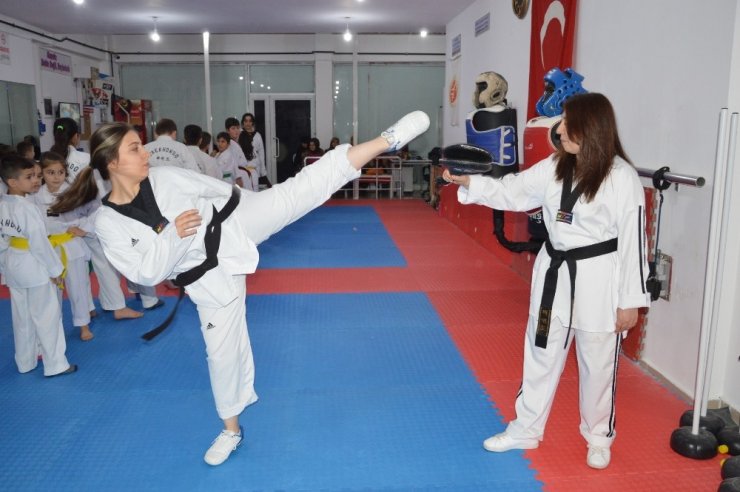 Aile boyu tekvandocuların hedefi şampiyon olmak