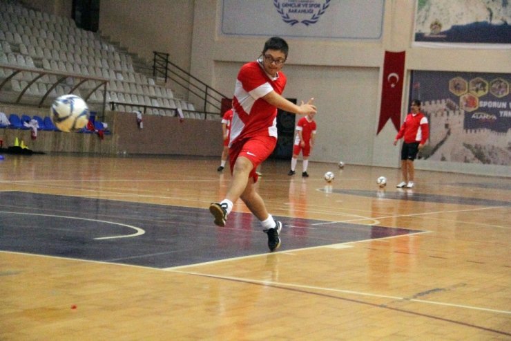 Down Sendromlular Futsal Milli Takımı Alanya’da hazırlıklarını sürdürüyor