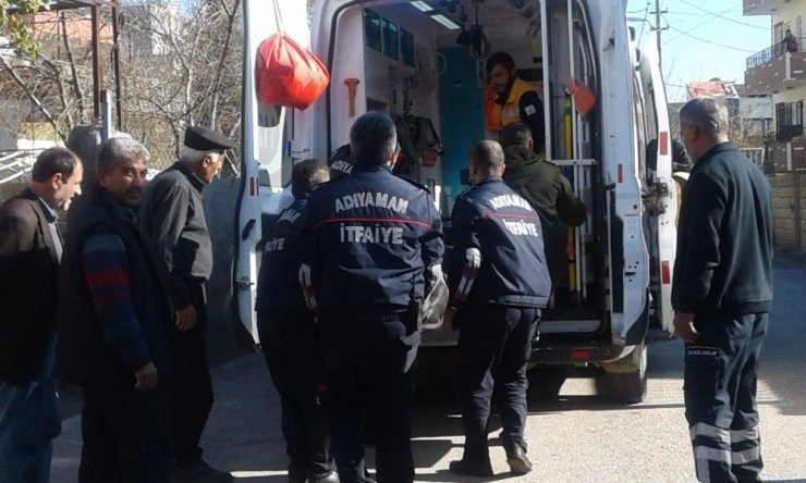 İki ev arasındaki boşluğa düşen kadın kurtarıldı