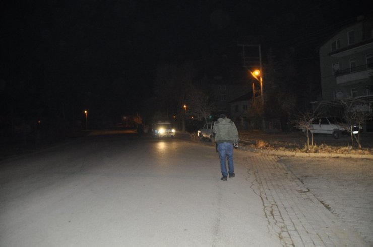 Direksiyon hakimiyetini kaybeden sürücü ağaca çarptı: 1 yaralı