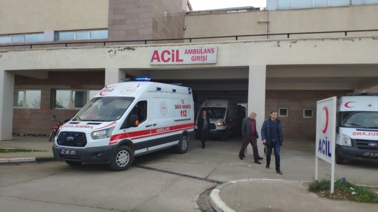 2 otomobil çarpıştı, 4 Yaralı