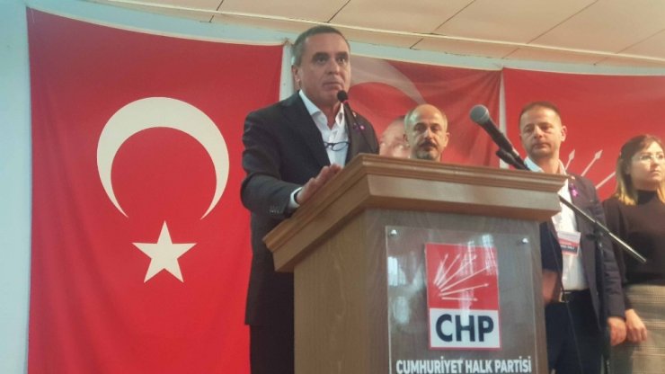 Kuşadası CHP’de Başkan Mehmet Gürbilek güven tazeledi