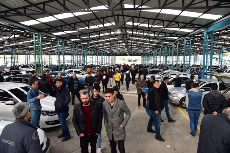 Manisa Açık Oto Pazarına büyük ilgi