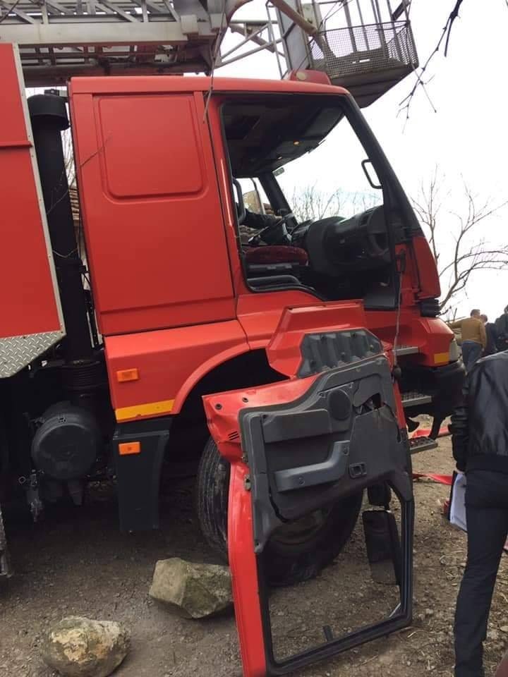 Yangına giden itfaiye ekipleri kaza geçirdi