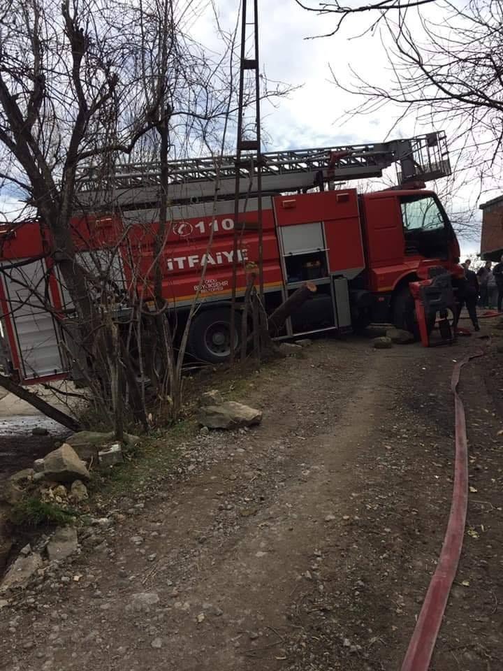 Yangına giden itfaiye ekipleri kaza geçirdi