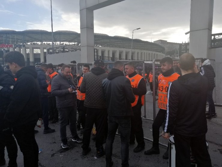 Beşiktaş taraftarları Kadıköy’e hareket etti