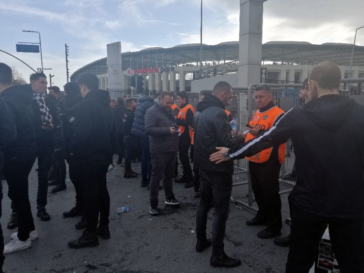 Beşiktaş taraftarları Kadıköy’e hareket etti