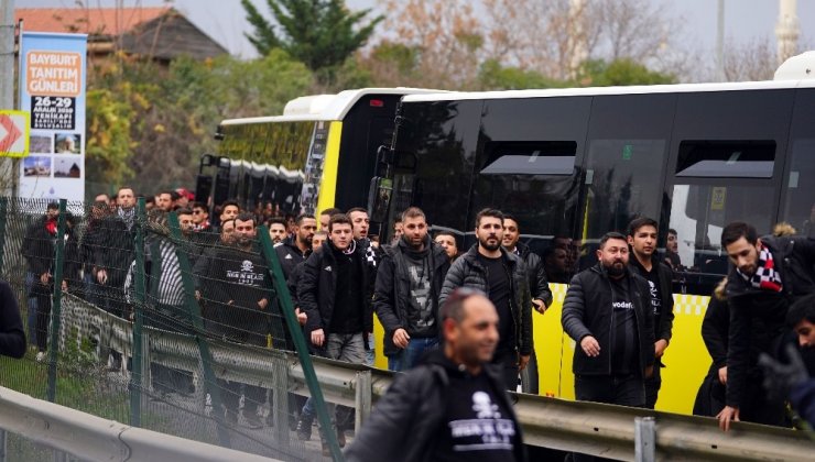 Beşiktaş taraftarları stada geldi