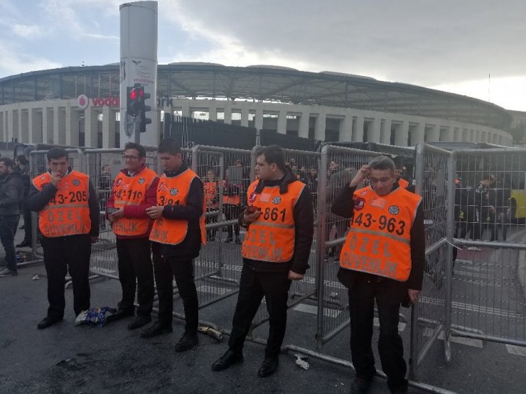 Beşiktaş taraftarları Kadıköy’e hareket etti