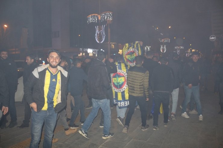 Soğuk havada derbi coşkusu