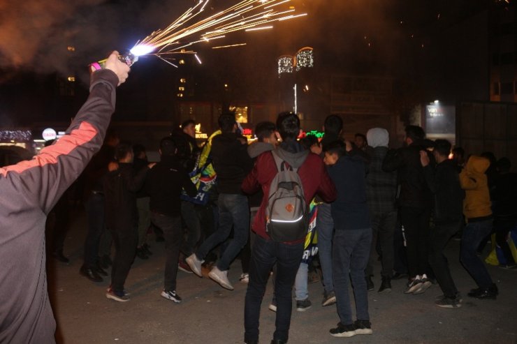 Soğuk havada derbi coşkusu