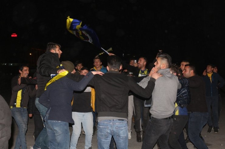 Soğuk havada derbi coşkusu