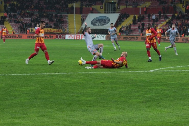 Süper Lig: İM Kayserispor: 1 - Medipol Başakşehir: 4 (Maç sonucu)