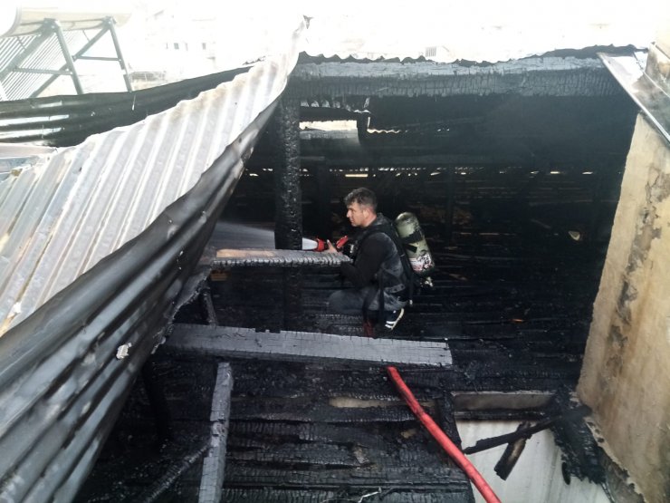 Suşehri'nde çatı yangını hasara yol açtı