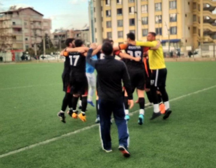 Salihli Emirspor şampiyonluğunu ilan etti