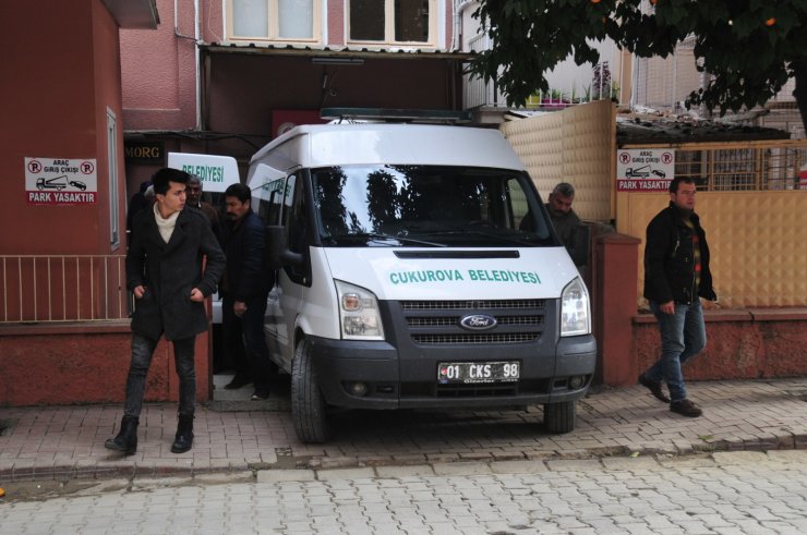 Adana'da silahlı saldırıda ölen iki arkadaşın cenazeleri ailelerine teslim edildi