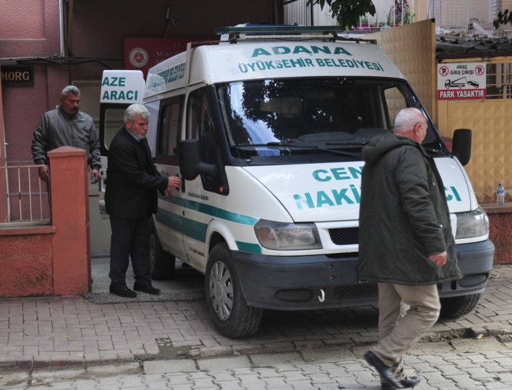 Adana'da silahlı saldırıda ölen iki arkadaşın cenazeleri ailelerine teslim edildi
