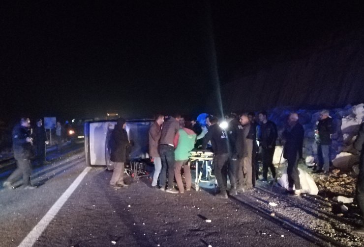 Adıyaman'da otomobil devrildi: 1 ölü, 4 yaralı